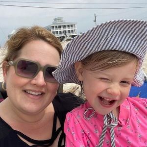 Meet your Posher, Hilary